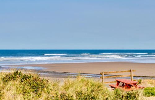 Rockaway Beach Apartment | Joe's Oceanview Getaway