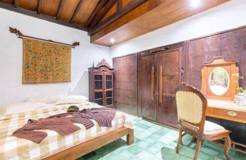 Bogor Tengah House | Joglo House in Central Bogor By penggemarlawas