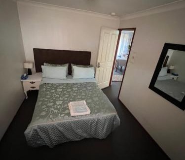New Lambton Heights Bed & Breakfast | JOHN HUNTER B&B
