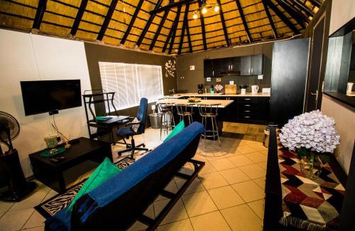 Windhoek Central Apartment | John-Lou's Studio Flat