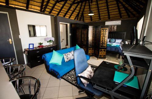 Windhoek Central Apartment | John-Lou's Studio Flat