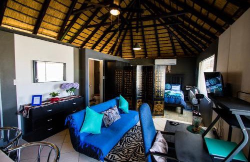 Windhoek Central Apartment | John-Lou's Studio Flat