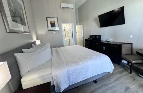 Madeira Beach Hotel | John's Pass Hotel - Fully Remote Check In
