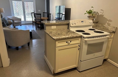 Johns Creek Apartment | Johns Creek 2-bedroom terrace level apartment with separate entrance and parking
