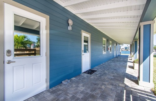 Madeira Beach Condo | Johns Pass Studio 3 Fisherman's Cove & Cottages Studio 3