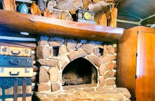Eden Cabin | Johnson's Historic Cabin Getaway