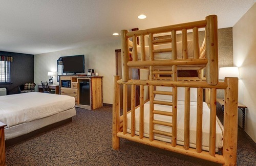 Johnston Hotel | Johnston Oasis: Unique Rooms, Local Spirits & Warm Hospitality, Parking