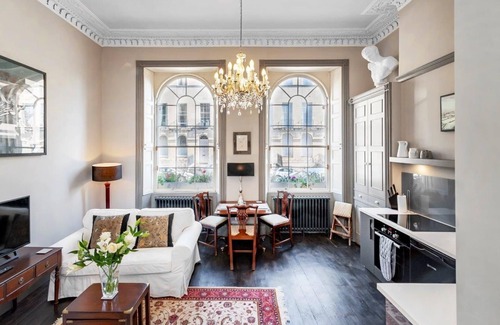 Bath Apartment | Johnstone on the Weir - Georgian gem overlooking Pulteney Weir