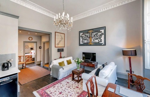 Bath Apartment | Johnstone on the Weir - Georgian gem overlooking Pulteney Weir