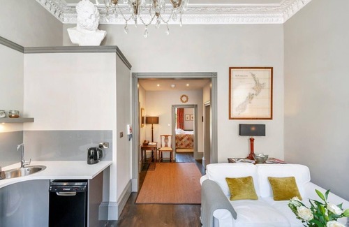 Bath Apartment | Johnstone on the Weir - Georgian gem overlooking Pulteney Weir