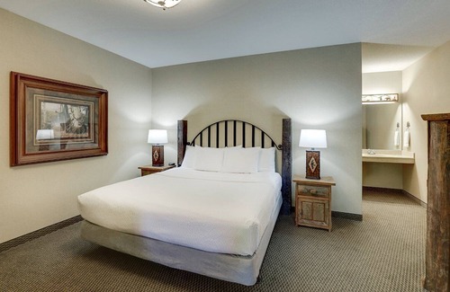 Johnston Hotel | Johnston’s Rustic Refuge: Hot Breakfast w/Homestyle Comfort | 3 Units