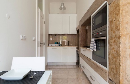 Santa Maria Maior Apartment | JOIVY Elegant 3BR Apt w/terrace in Baixa, 3mins to Lisbon Cathedral