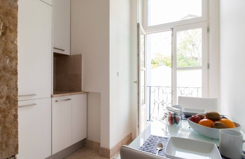 Santa Maria Maior Apartment | JOIVY Elegant 3BR Apt w/terrace in Baixa, 3mins to Lisbon Cathedral