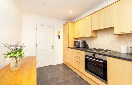 West End Apartment | JOIVY Elegant Flat Near Fountain Park