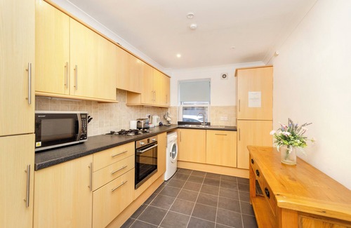 West End Apartment | JOIVY Elegant Flat Near Fountain Park