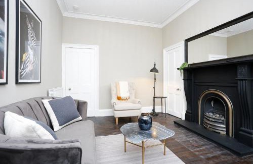 Bonnington Apartment | JOIVY Modern Apartment in Stockbridge