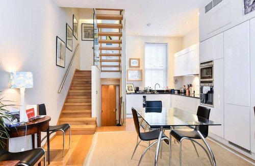 Pimlico Apartment | JOIVY Splendid 3 bed with roof terrace in leafy Pimlico
