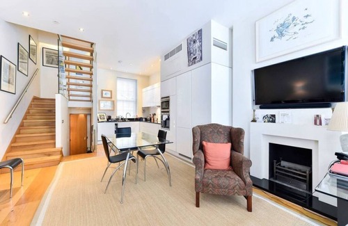 Pimlico Apartment | JOIVY Splendid 3 bed with roof terrace in leafy Pimlico