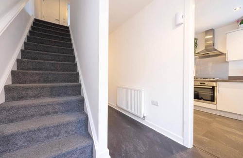 Glasgow House | JOIVY Stylish House with Garden