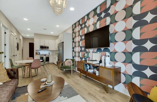 East Nashville Apartment | Jolene on Main | East Nash | 1 Mile to DTNash | A+, Jolene on Main | East Nash | 1 Mile to DTNash |
