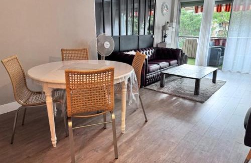 Mandelieu-La-Napoule Apartment | Joli 2 chambres - 3 piscines - 88 m2