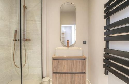 Saint-Didier-au-Mont-d'Or Apartment | Joli appartement T2, bien équipé, Saint-Didier