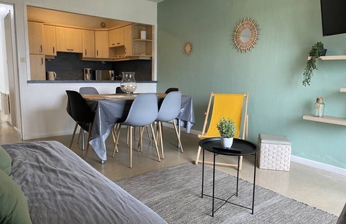 Saint-Cast-le-Guildo Apartment | Joli Appartement à la Décoration Soignée à 50m de la Plage de Pen Guen