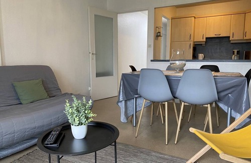 Saint-Cast-le-Guildo Apartment | Joli Appartement à la Décoration Soignée à 50m de la Plage de Pen Guen