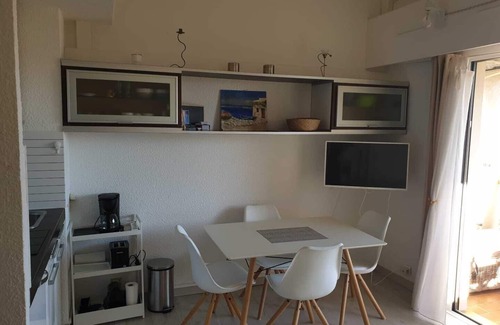 Frejus Apartment | Joli Appartement Climatisé, au Calme et Avec Parking. Proche des Plages