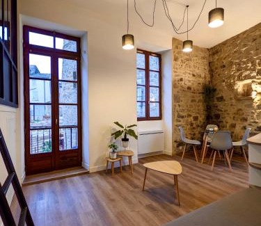 Aubenas Apartment | Joli appartement de charme rénové en centre ville