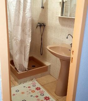 Roquebrun Apartment | Joli Appartement, terrasse plein sud