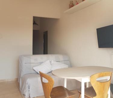 Roquebrun Apartment | Joli Appartement, terrasse plein sud