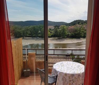 Roquebrun Apartment | Joli Appartement, terrasse plein sud