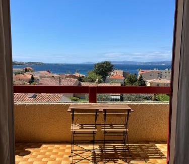 Le Brusc Apartment | Joli duplex T3 vue mer Le Brusc parking gratuit