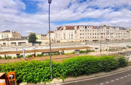 Maisons-Laffitte Apartment | Joli duplex refait à neuf, face gare, près Ermitage