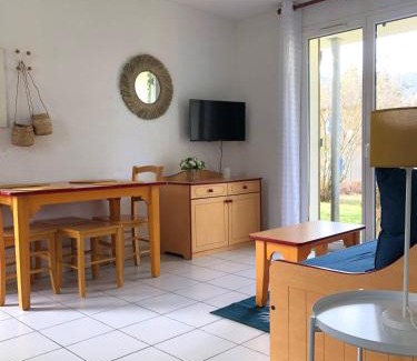 Saint-Geniez-d'Olt Apartment | Joli rez de jardin au bord de la rivière.