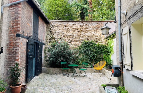 Marly-le-Roi Apartment | Joli Studio at the Marly-le-Roi Historical Center