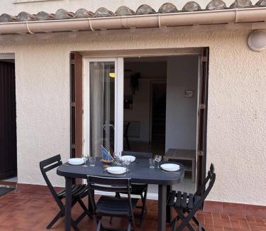 Mediterranee Apartment | Joli studio cabine en face de la Mer wifi et terrasse 4AJOU148