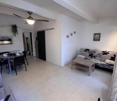 Mediterranee Apartment | Joli studio cabine en face de la Mer wifi et terrasse 4AJOU148
