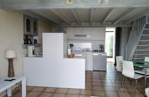 Arces Apartment | Joli studio indépendant avec jardin et piscine partagés