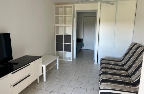 Les Bormettes Apartment | Joli studio très clair à proximité mer pour 3 personnes