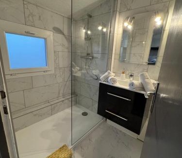 Aix-les-Bains Apartment | Joli T1 3* rénové mars 2022 proche lac et ville