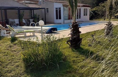 Pignans House | Joli T1 Avec Piscine et Parking Privé