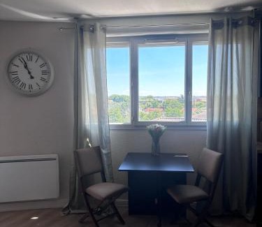 Barriere de Paris Apartment | Joli T2 Métro la vache