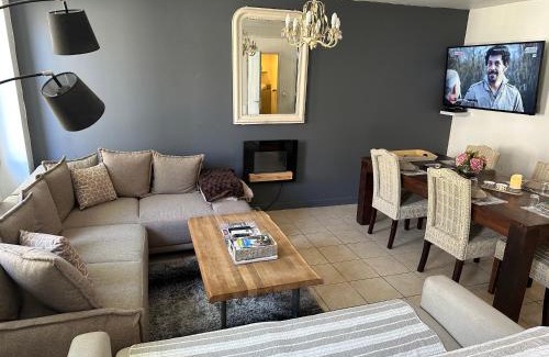 Briare Apartment | JOLIE MAISON AVEC JARDIN PRIVE DANS LE CENTRE VILLE DE BRIARE