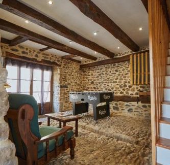 Sainte-Eulalie-d'Olt House | Jolie maison deux chambres et canapé-lit #au cœur du village#