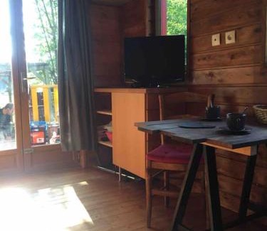 Saint-Amand-les-Eaux Ski Chalet | Jolie Roulotte tout confort