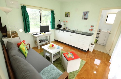 Matavera Cottage | "Jolly Rooster" Farm Cottage near famous Muri Beach