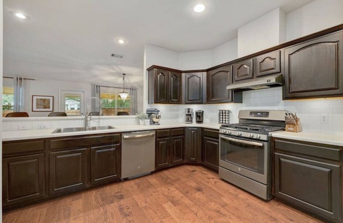 Milwood House | 'Jollyville Jewel' Pet-friendly, w/yard, work space, near Domain