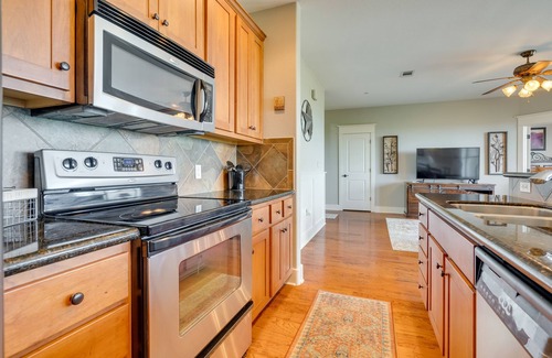 Jonestown Condo | Jonestown Condo on Lake Travis w/Community Pool!